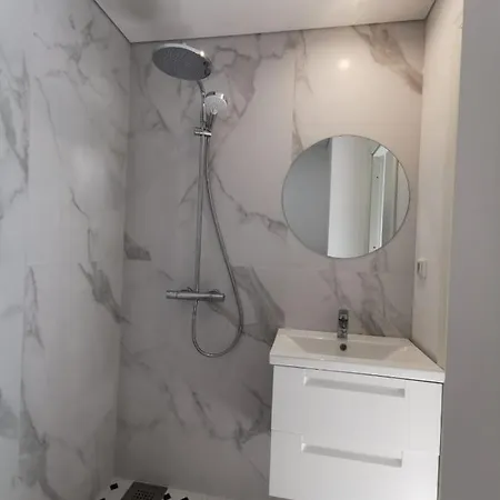 Tolstoi Scandinavian 1 Bedroom + Free Parking Apartment *